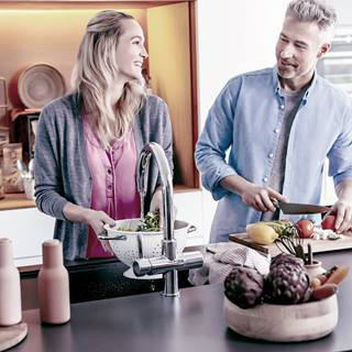 Couple qui fait la cuisine